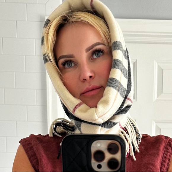 Authentic BURBERRY Nova Check Fringed Snood/Scarf - Picture 7 of 7
